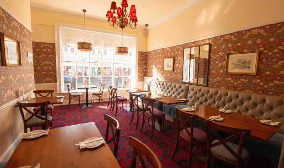 Spacious and Elegant Dining Room with William Morris Strawberry Thief Wallpaper